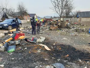 Garda de Mediu a stins trei incendii în 1 kilometru, lângă București. Focul, pentru metale. Foto Octavian Berceanu