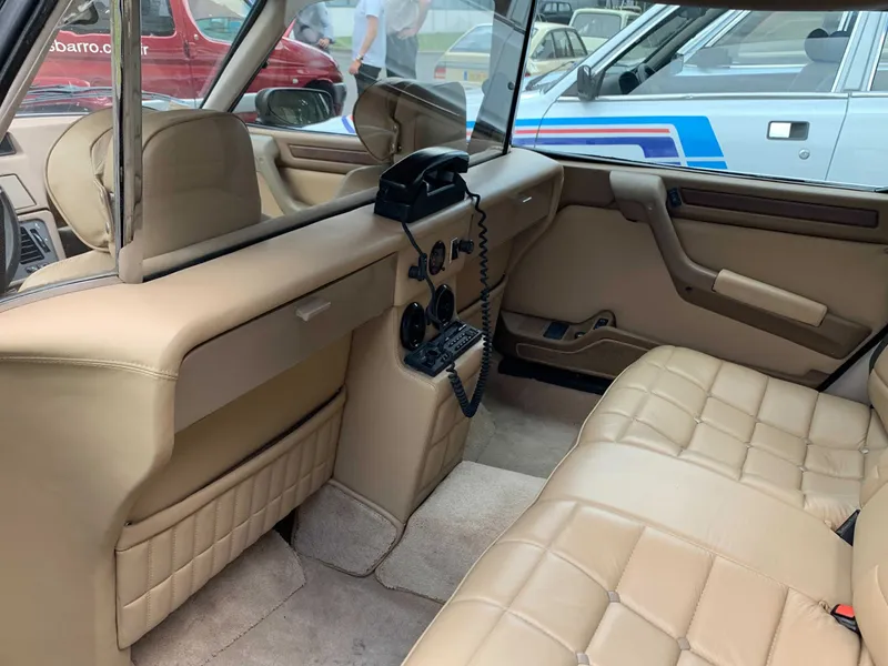 Citroën-ul CX Prestige este fabricat în 1988 și a fost modificat și transformat într-o limuzină. / Foto: largus.fr