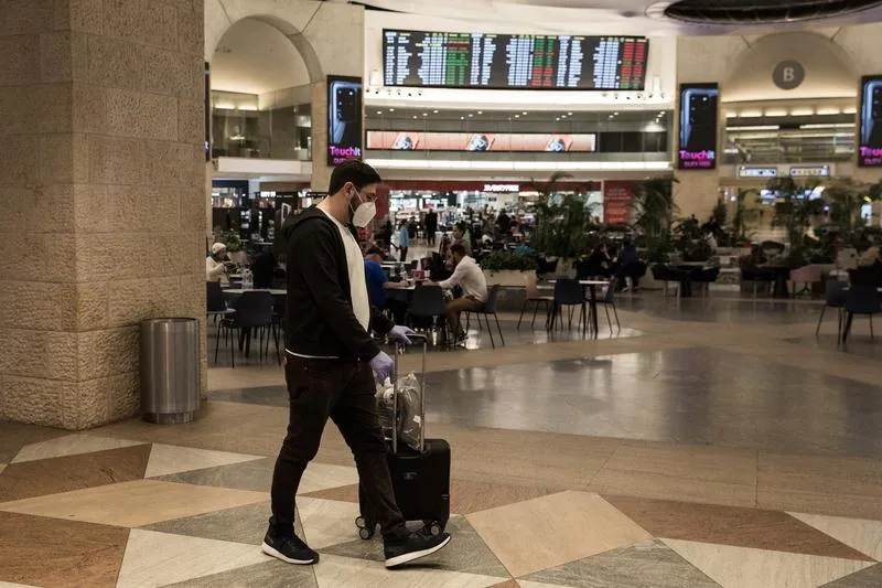 Măștile nu vor mai fi obligatorii în aeroporturi și avioane / Foto: Profimedia Images