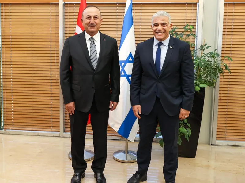 ministrul turc al afacerilor externe, Mevlut Cavusoglu și prim-ministrul israelian Yair Lapid- Foto: FACEBOOK