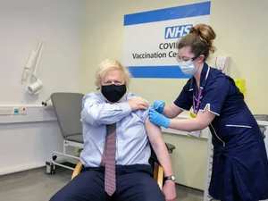 Premierul britanic, Boris Johsnon, s-a vaccinat din martie Foto: Facebook