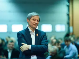 Dacian Cioloș, surprins de rezultatul primului tur al alegerilor din USR PLUS. / Foto: hotnews.ro