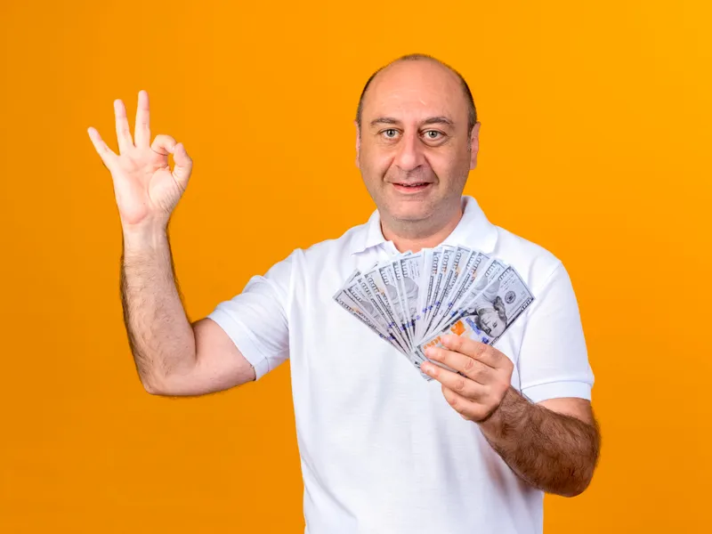 OFICIAL 200 lei în plus la pensie pentru 5.000.000 de pensionari. Când intră banii? Foto: Freepik (fotografie cu caracter ilustrativ)