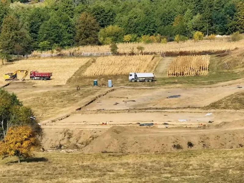 Autostrada Sibiu-Pitești, întârziată. Muncitorii refuză salarii de 5.000 lei. Trebuie aduși de afară - Foto: captură video