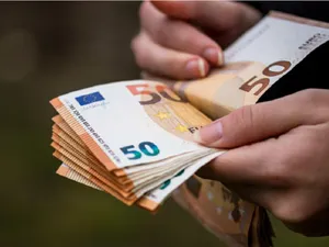 Care români pot primi un salariu minim de 2.380 € lunar? Unde lucrează și ce trebuie să facă? - Foto: Freepik.com  (rol ilustrativ)