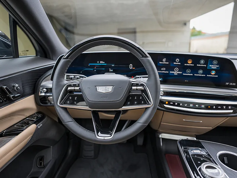 GM revine după 6 ani în Europa cu o mașină electrică. SUV-ul premium Cadillac Lyriq e făcut în China - Foto: Cadillac