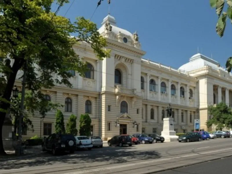 Universitatea condusă de Tudorel Toader, afaceri ciudate cu firme minuscule/FOTO: ziaruldeiasi.ro