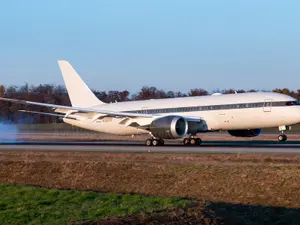 Boeing-ul 787-8 Dreamliner al lui Abramovici. / Foto: v1images.com