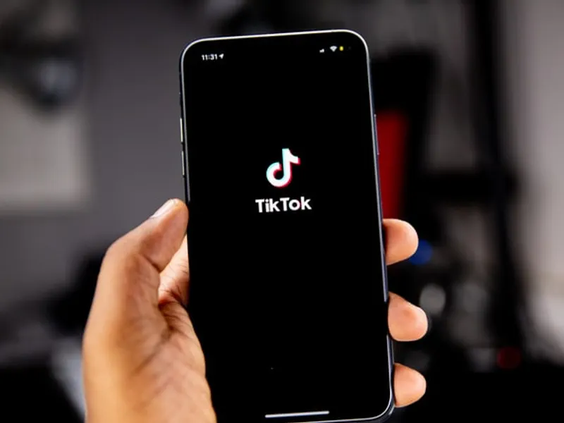 Asociaţii ale consumatorilor din Europa au depus o plângere împotriva reţelei sociale TikTok/FOTO: unsplash.com