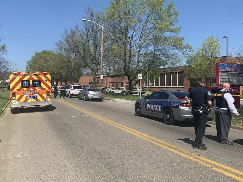 Mai multe persoane au fost împuşcate într-un liceu din Knoxville, un oraş din statul american Tennessee. / Foto: newschannel5.com