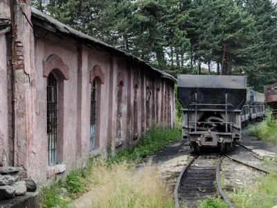 Ce se mai fură în România: Au „dispărut” 30 de metri de cale ferată îngustă de la Mina Lonea - Foto: Facebook/2 linii - Imagine cu rol ilustrativ