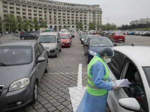 Iohannis, după vizita la centrul de vaccinare drive-thru din București: Este un succes. Foto Inquam Photos/Octav Ganea