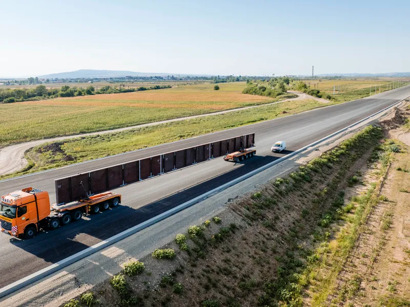 Ce vehicule sunt interzise pe autostrada în România. Amenda este și de 1.600 de lei. De ce? - Foto: Inquam Photos / Casian Mitu