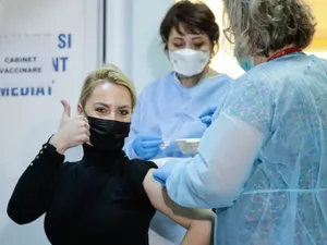 De ce apar dureri de cap și musculare după vaccinarea anti COVID-19. Foto Inquam Photos/George Călin