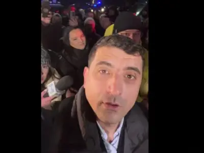 VIDEO George Simion a vrut să confiște protestul transportatorilor și fermierilor. A fost huiduit - Foto: Captură video/ Facebook