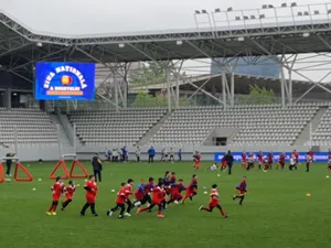 Peste 300 de copii au înfruntat ploaia la prima aniversare a Zilei Naționale a Rugby-ului Foto: NWR