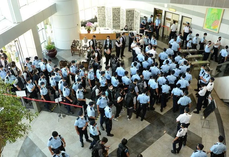 Conducerea ziarului Apple Daily din Hong Kong, arestată pentru uneltire cu forțe străine. / Foto: bbc.com