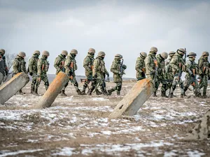 Exercițiile Steadfast Dart desfășurate pe terenul de antrenament de la Smârdan - Foto: Getty Images/ Andrei Pungovschi