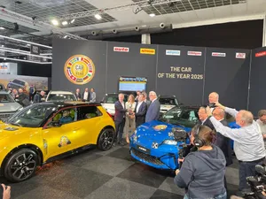 Renault 5 E-Tech este „Mașina Anului” 2025 în Europa. Dacia Duster, pe locul 5 - Foto: caroftheyear.org