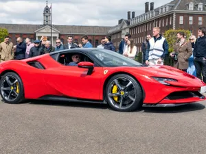 Ferrari de 440.000 €, distrus de un bărbat în timpul unui test drive. Avea 1.000 de cai sub capotă - Foto: Profimedia images