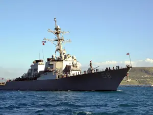 Rebelii houthi au atacat distrugătorul USS Laboon cu o rachetă anti-navă. Un F/A-18 a intervenit- Foto: Profimedia images