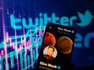 Sistemele AI își vor lua mai greu informații de pe Twitter. Elon Musk a limitat citirile - Foto: Profimedia Images