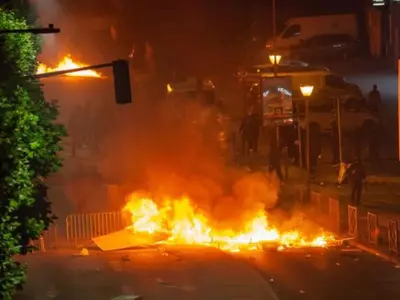 Incendiu în Montreuil, în timpul protestelor provocate de moartea lui Nahel - Foto: Profimedia Images