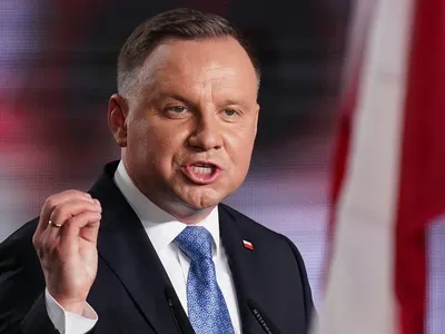 Scriitorul şi jurnalistul polonez Jakub Zulczyk este pus sub acuzare pentru că l-a jignit pe preşedintele Andrzej Duda într-o postare pe Facebook. / Foto: bbc.com