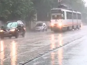 Plouă în noaptea Învierii/Foto: captură tv