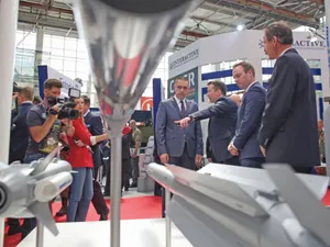 Ministrul Apărării, Mihai Fifor, trage sforile pentru a controla toată industria românească de armament