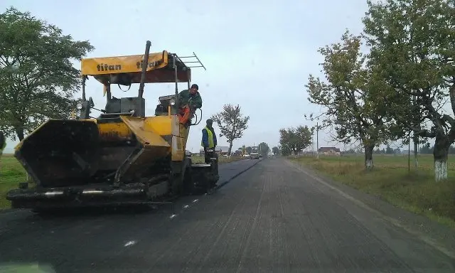 Nu se știe când și dacă sunt bani, dar drumurile din județul Iași se refac/FOTO: ziaruldeiasi.ro