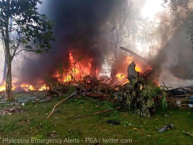 Un avion militar C-130, cu 85 de persoane la bord, s-a prăbuşit pe insula Jolo (Filipine). / Foto: agerpres.ro