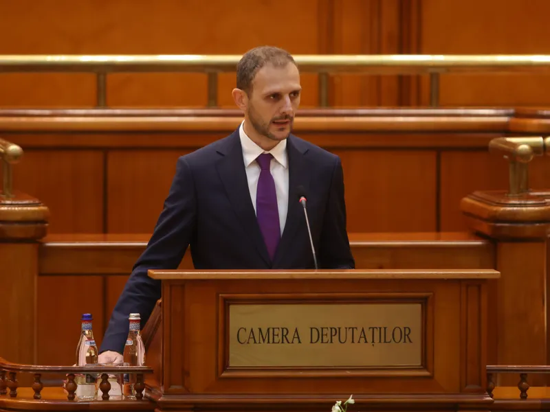 Oamenii lui Călin Georgescu: Șefa POT și-a băgat iubitul-șomer și sora-agent imobiliar în Parlament - Foto: INQUAM PHOTOS / Octav Ganea