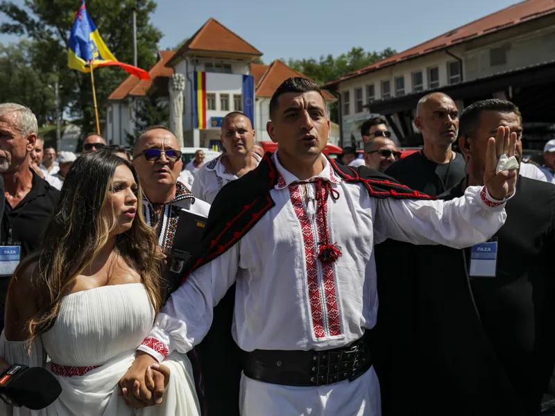 George Simion, întrebat de darul de nuntă de 400.000€. „Faceți pe prostul! Am luat brânză și țuică” - Foto: INQUAM PHOTOS / Octav Ganea