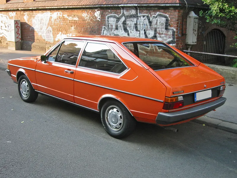 Dacia 1300 Coupe Hatchback: lunetă din 2 geamuri de autobuz. Nu s-a putut turna dintr-o bucată - Foto: wikipedia.org