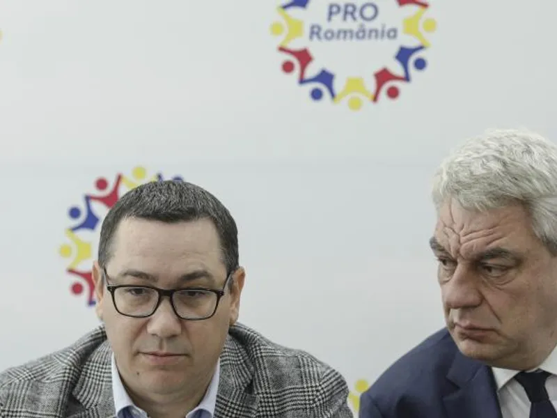 Mihai Tudose îl atacă pe fostul coleg din Pro România, Victor Ponta// Foto: INQUAM Photos/Octav Ganea