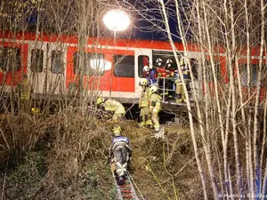 Accident feroviar în Germnaia. 18 persoane au fost rănite în urma ciocnirii dintre două trenuri/FOTO: Dw.com