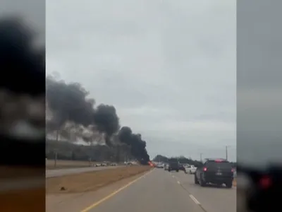 Accident horror. Un elicopter Black Hawk s-a prăbușit pe o autostradă. Piloții au murit - FOTO: Twitter/@GraffCarmandy