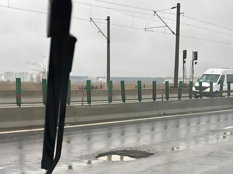 Autostrăzile și șoselele din România, „bombardate” de ger. Șoferii își distrug mașinile - Foto: Facebook/Info Trafic Bucuresti Ilfov