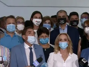 Firea și consilierii ei, pe când candida pentru un nou mandat la PMB. Captură video