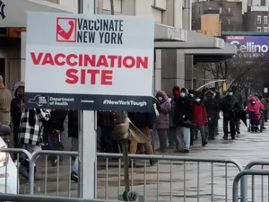 Primarul New York-ului impune vaccinarea anti-COVID obligatorie pentru tot sectorul privat. / Foto: amny.com