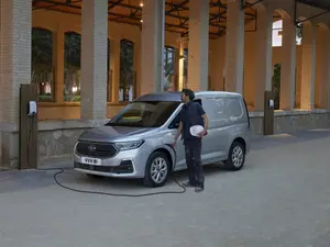 Prima mașină electrică făcută în România e plug-in hybrid și vine de la Craiova. Autonomie 110 km - Foto: Ford