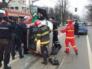 Mașina s-a răsturnat/FOTO: ziaruldeiasi.ro