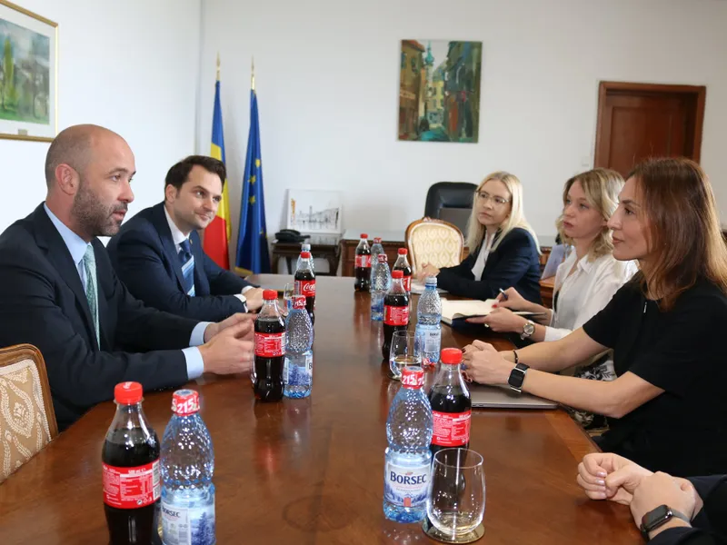 O delegație a Apple s-a întâlnit cu reprezentanții Guvernului. Gigantul SUA ar putea investi la noi/FOTO: Facebook/Sabin Sărmaș