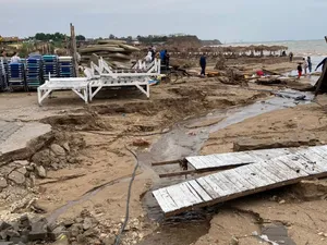 Litoralul, distrus de un ciclon. ISU scoate apa din case și hoteluri. Explicația unui climatolog - Foto: Facebook, Meteoplus