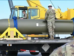 Bombe distrugătoare de buncăr-Foto: USAF