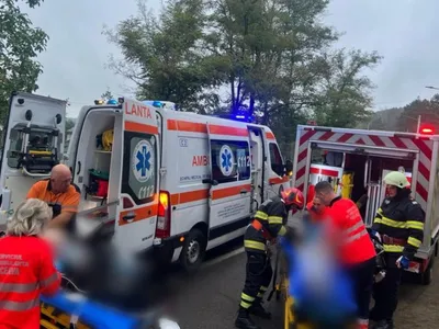 Accident grav în Olt. 2 morți și 2 răniți, după ce o mașină s-a izbit violent de un utilaj agricol - Foto: Facebook/Ambulanța - Caracter ilustrativ