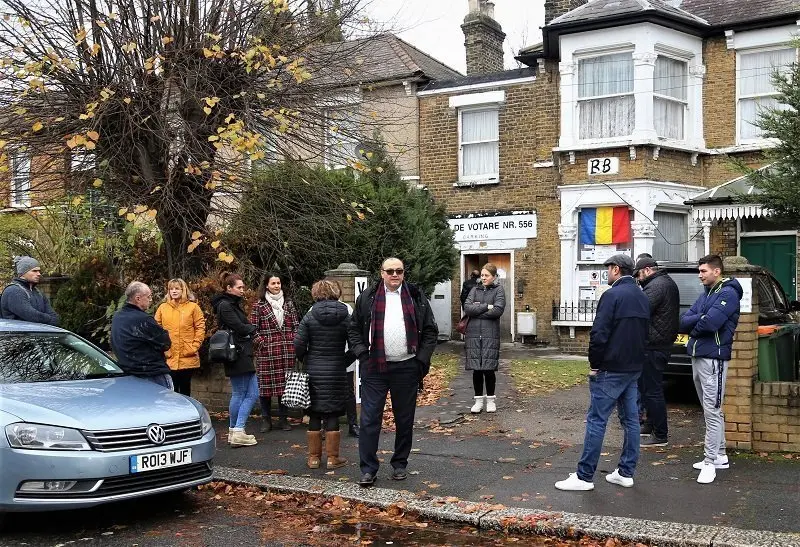 Românii votează la Londra. Sursa: Inquam Photos / Marius Zmarandescu