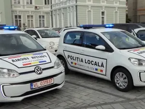 Primăria Râmnicu Vâlcea a cumpărat 4 mașini electrice Volkswagen e-UP! pentru Poliția Locală. / Foto: captură video