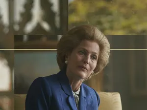 Gillian Anderson, în rolul premierului Margaret Thatcher din „The Crown”. FOTO: Facebook